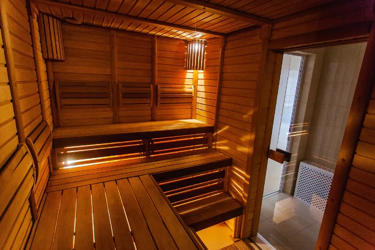 jak dlouho byt v saune